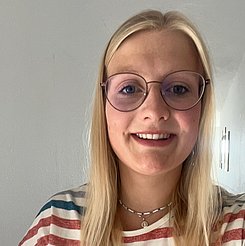 Frau Komb. BA Jenny Ackerschott